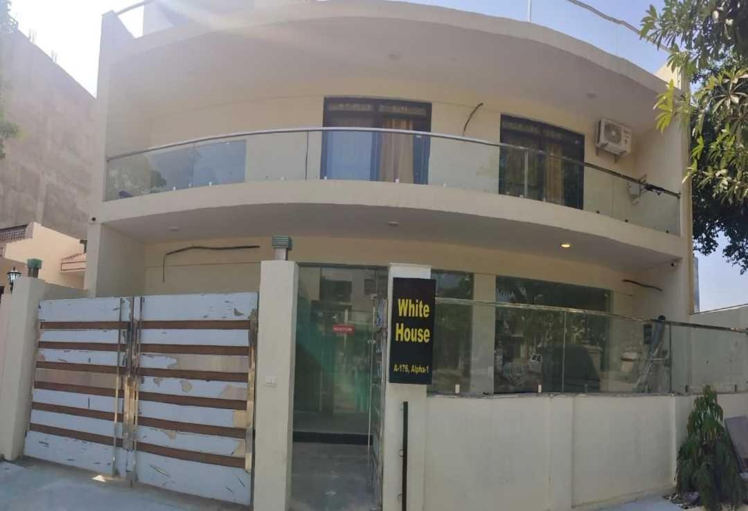 Oyo White House Hotel Noida Exterior photo