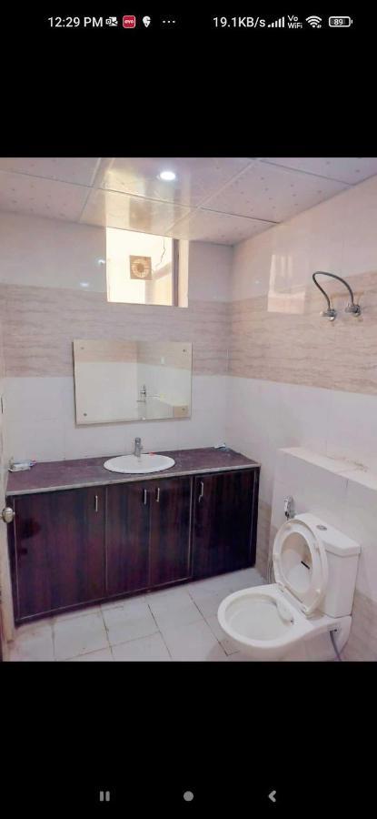 Oyo White House Hotel Noida Exterior photo
