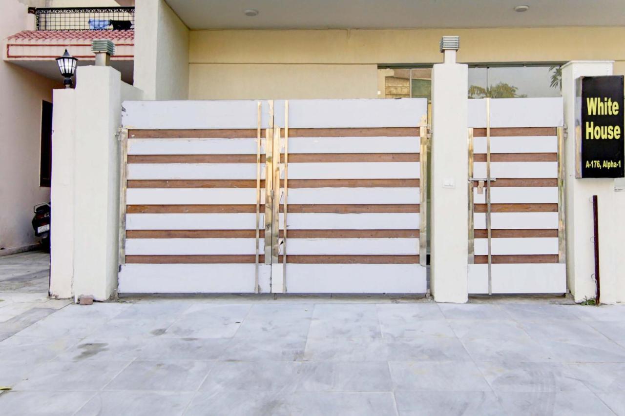 Oyo White House Hotel Noida Exterior photo