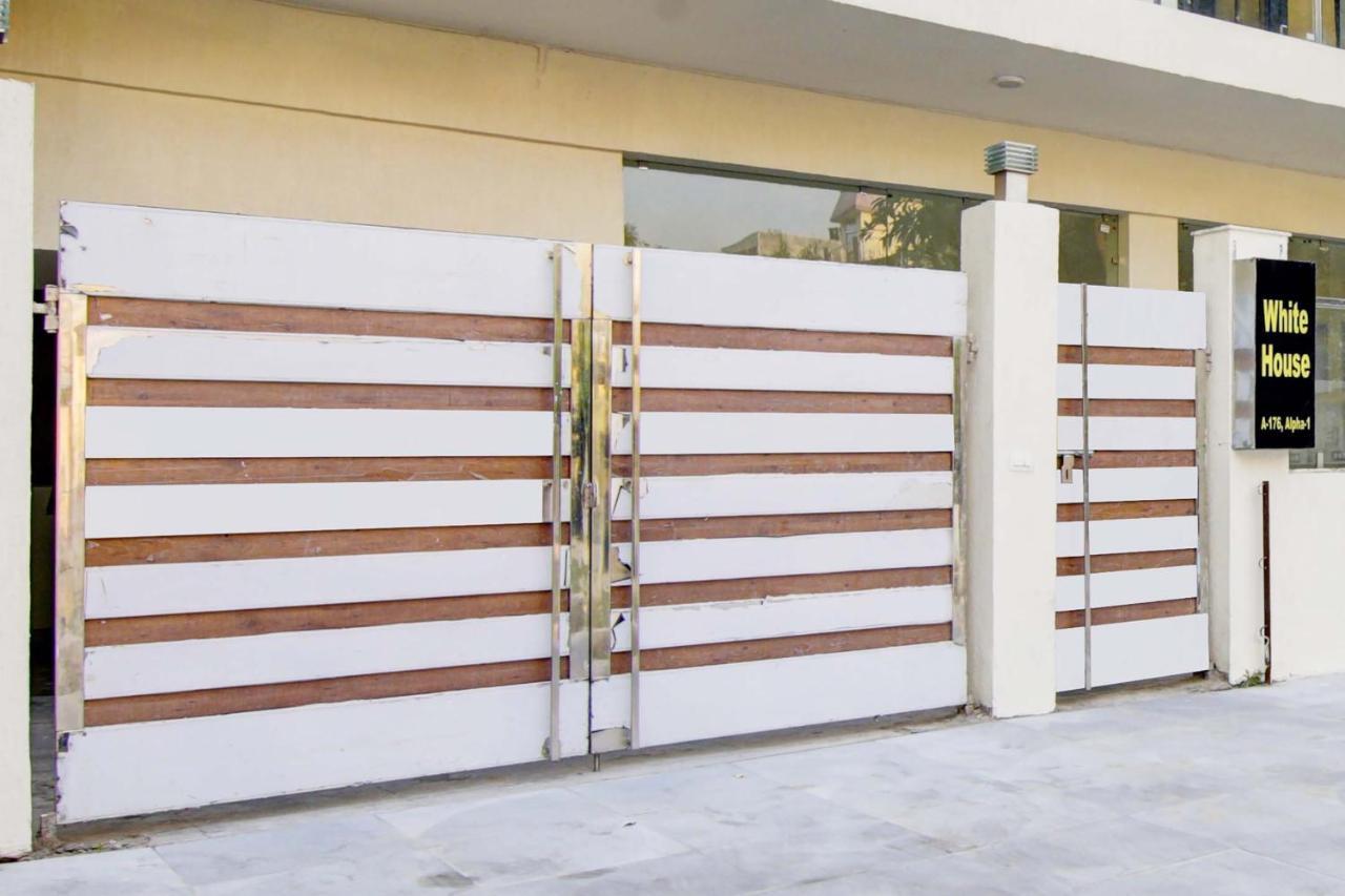 Oyo White House Hotel Noida Exterior photo