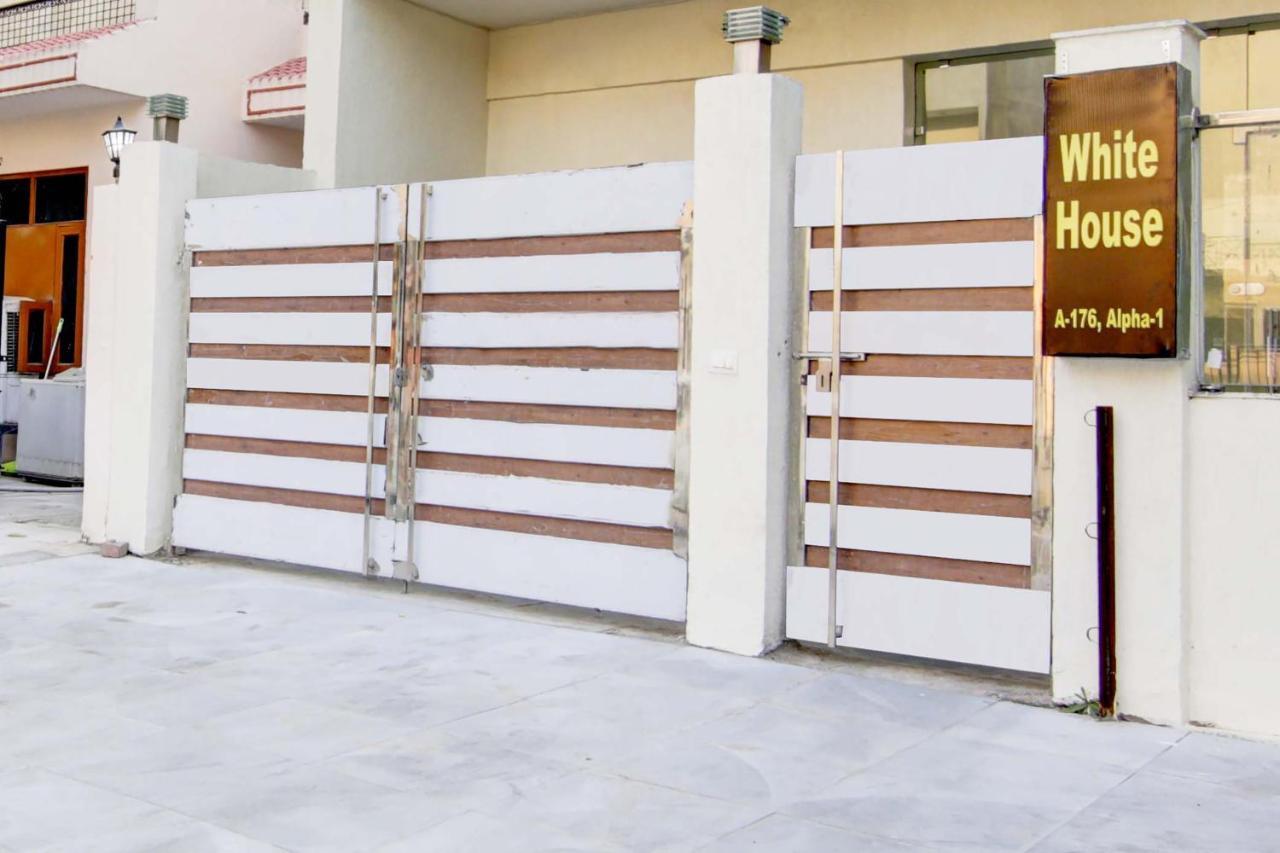 Oyo White House Hotel Noida Exterior photo