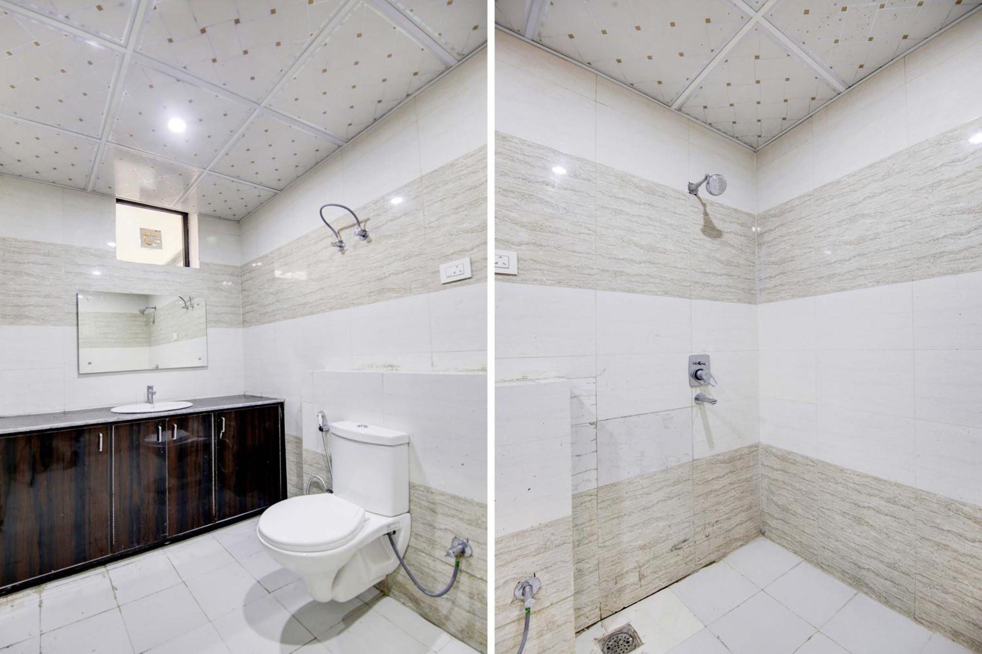 Oyo White House Hotel Noida Exterior photo